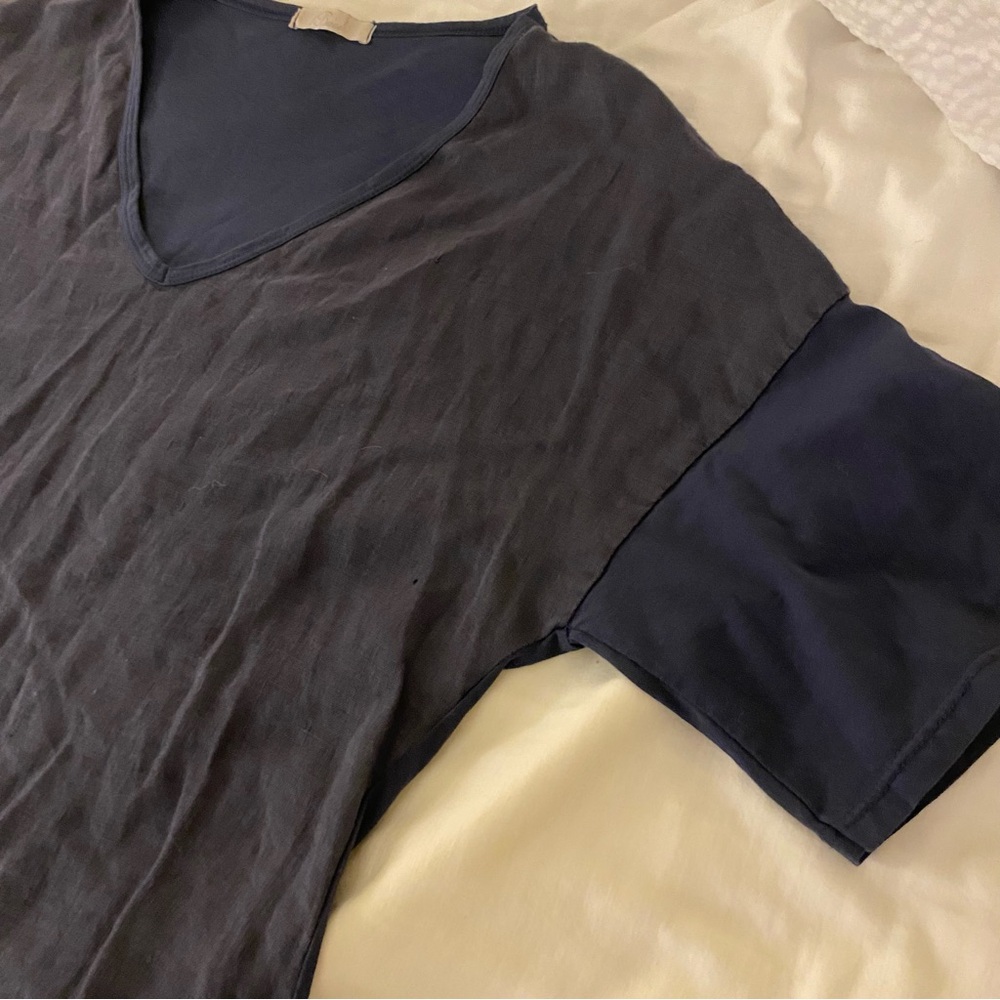 BACI Linen Front & Cotton Back Classy Dressy Knit V Neck Navy Blue Shirt Tee EUC